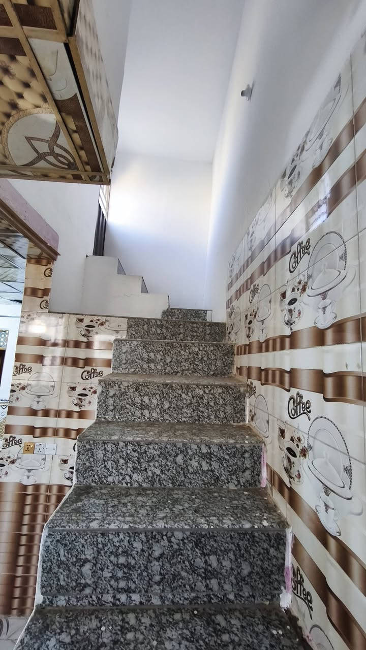 السلام عليكم
بيت 50متر للبيع مكانه حي النداء شارع مجمع بيتي  مقابل مول بغداد مجاور جامع ال حمور بيت نضيف كامل وجاهز للسكن مباشر ***********
