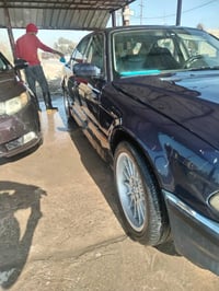 بي ام دبليو خفاش • مكينه V8 • زنون اصلي