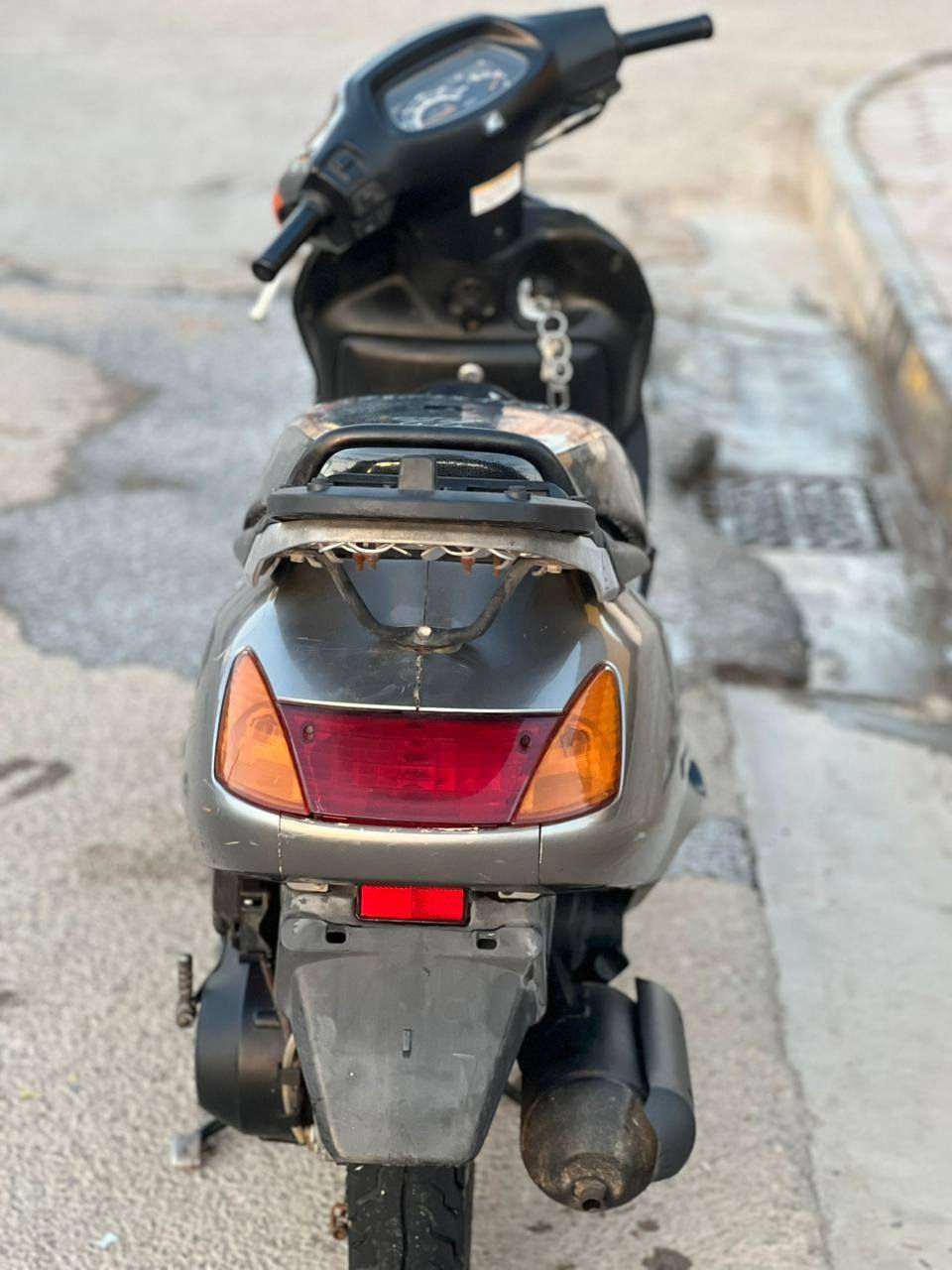 سلام عليكم دراجة سبيسي ياباني كفر اصلي ومكينه مفتوحهة رايمار اول مره فقططط كرهبيات كله شغاله قفل ستيرن قفل جنطة شغالت ماكان كوت ٧٥٠ وبيه مجال ***********
