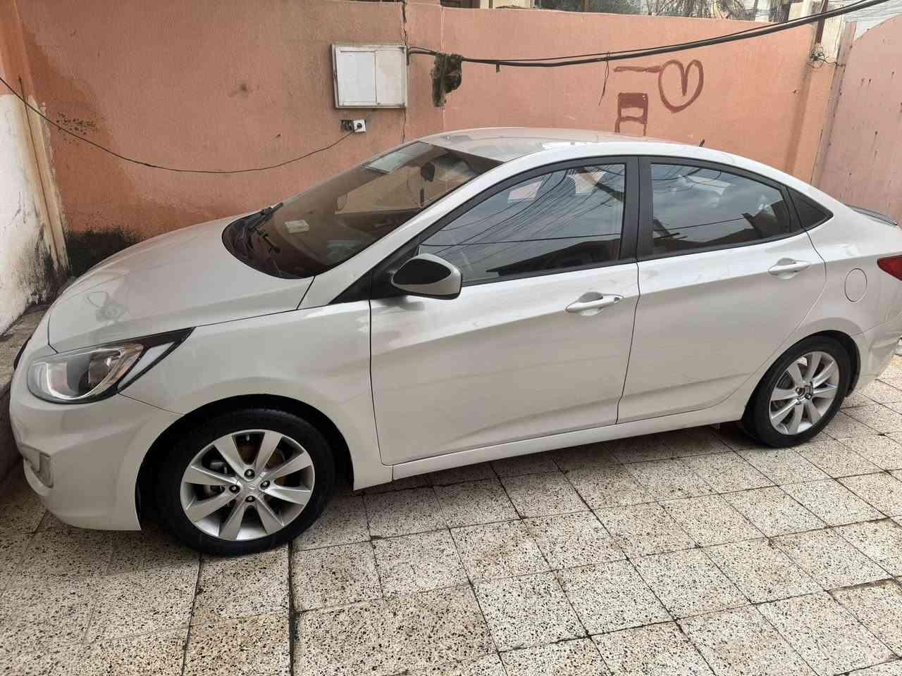 سلام عليكم اكسنت البيع أو مراوس 2016
ضررها جاملغ وبنيد
بيها منضومه زينون 
سياره نضيفه وحلوه بل وقع 
الاستفسار ***********
