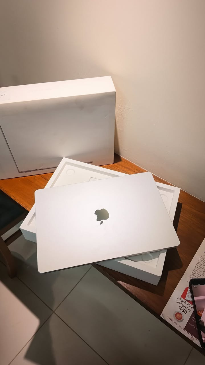 Macbook Air M2
Hard 512 GB
Ram 8 GB
Battery 100%
Cycle 16
15 inch
Sliver
السعر مليون و 200 الف قفل
للتواصل 
***********
