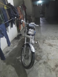 دراجه للبيع 4 جير مكينه مقفوله ضفيره مقفوله السعر 250 وبيها مجال 07808...