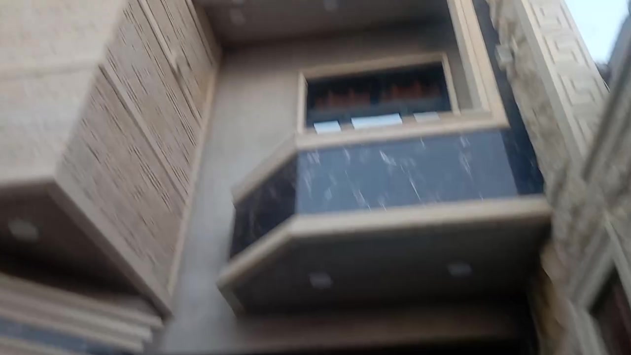 دار معروض للبيع قطاع الخامس طابقين المساحه 130 متر ***********
