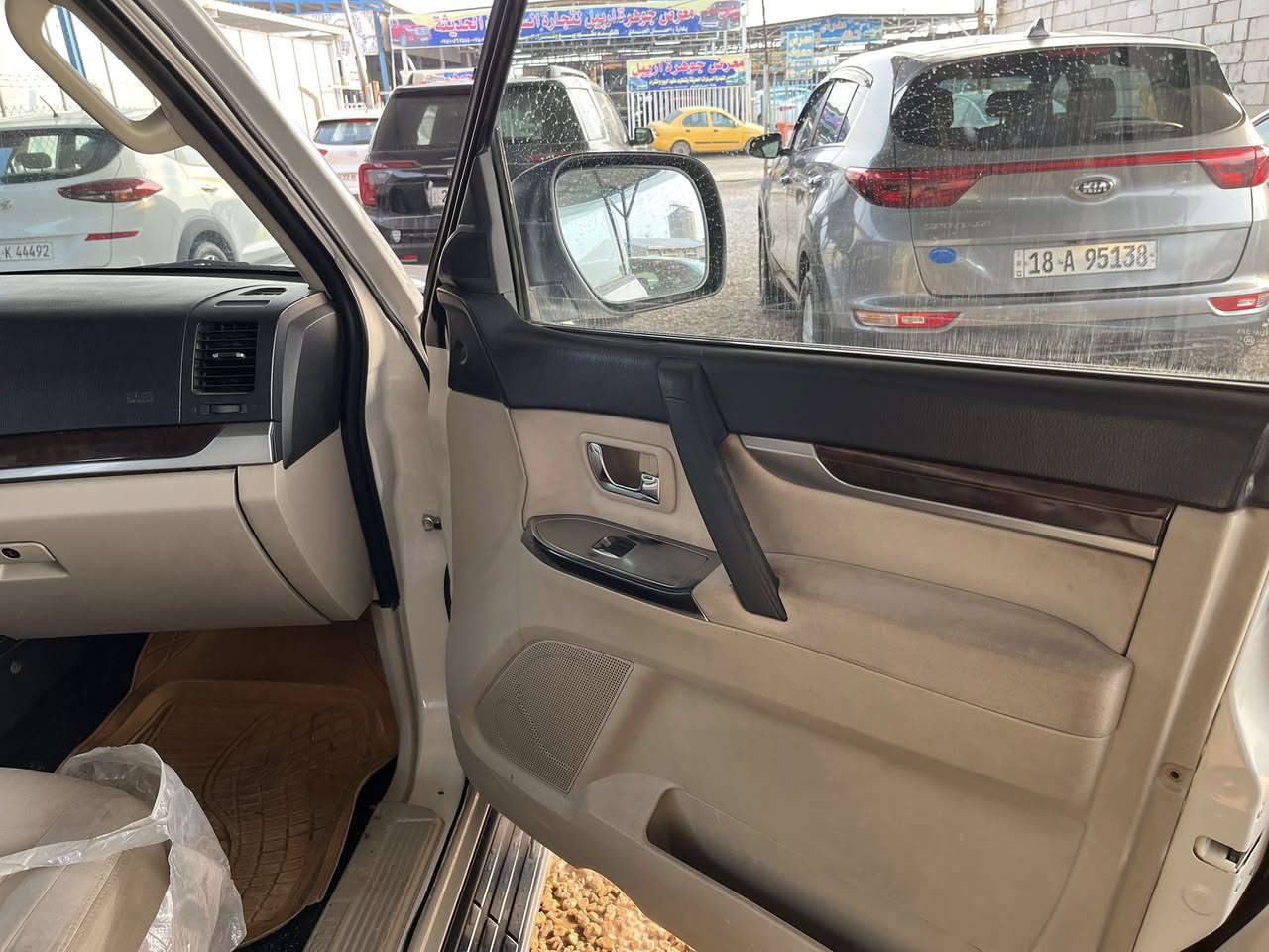 سلام عليكم باجيرو 2013كفاله عامه رقم جديد مكينا 6سلندر مكينا وكير وحديده وتخم تاير كله شرط 7راكب موصفات السياره فتحه وكشنات كهرباء دواخل صاج مري شفط باقي موصفات معرفه مكان سياره الديوانيه رقم *********** سعر 160وبيها مجال
