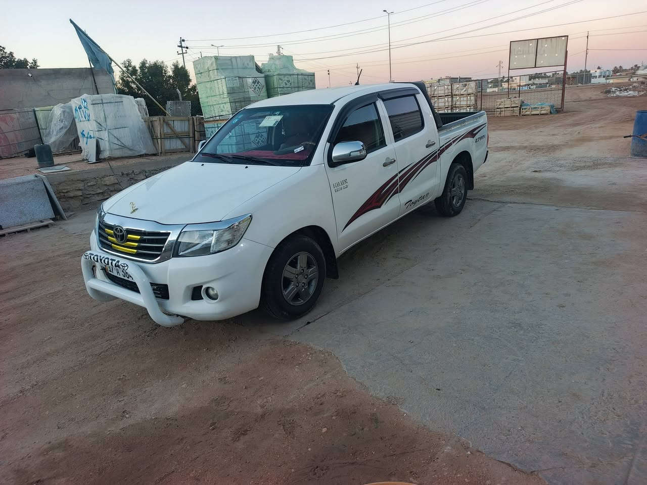 السلام عليكم بيكم 14فلاونزا  رقم مثنى نكليزي باسمي ل30 سياره جديده تخم تاير حداديه دواخل فول دوشمه للبيع او مراوس بأقل سعر لتواصل ***********
