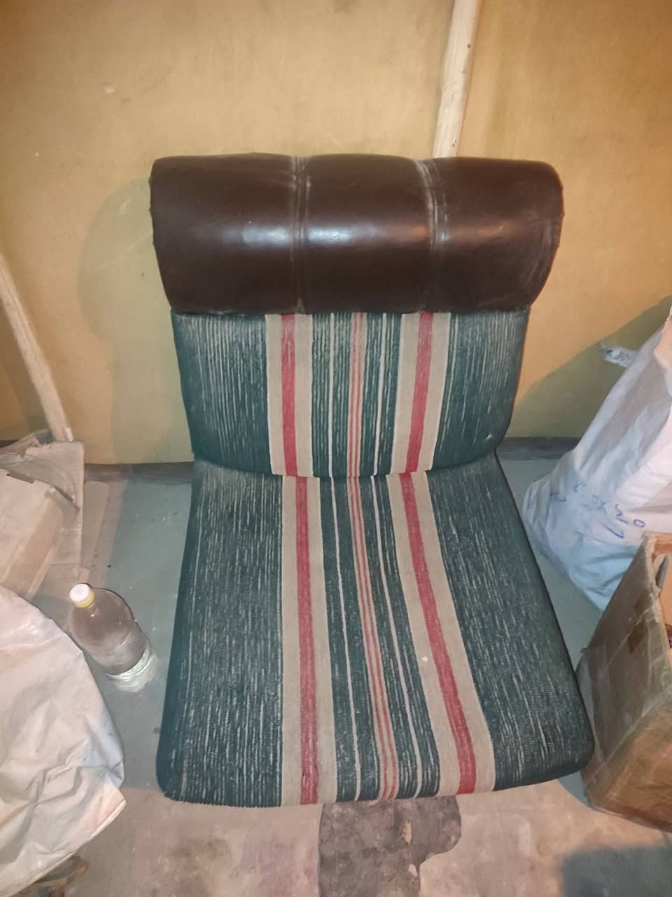 للبيع 4 كراسى الترييحه ده بسبب أن الكراسى كانت فوق بعض فتره


**إذا كنت صاحب هذا الإعلان وتريد حذفه لأي سبب، رجاءا أرسل رسالة إلى الدعم الفني**