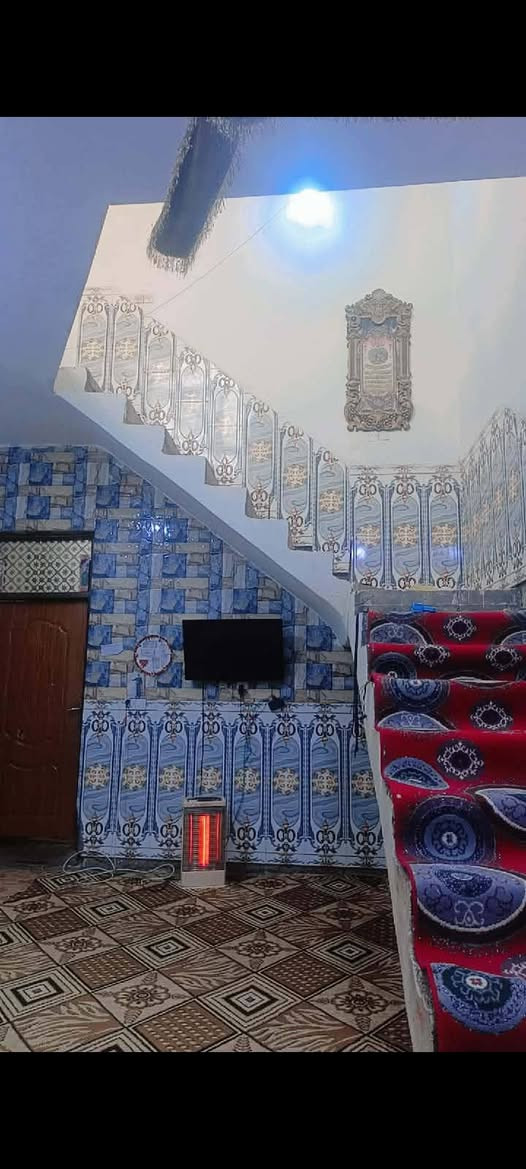 بيت للبيع مجاور المستشفى التركي طابو صرف المساحه 150 متر يحتوي على  استقبال مع غرفة نوم 💤 واحده مع حمام سويت وصاله ومطبخ وحمام داخلي طابق واحد السعر 85 مطلوب سلفه العقاري 10ملاين تقريبآ ليحب ياخذه وهوه يسدد على كيفه يريد اني اسدد التواصل ***********
