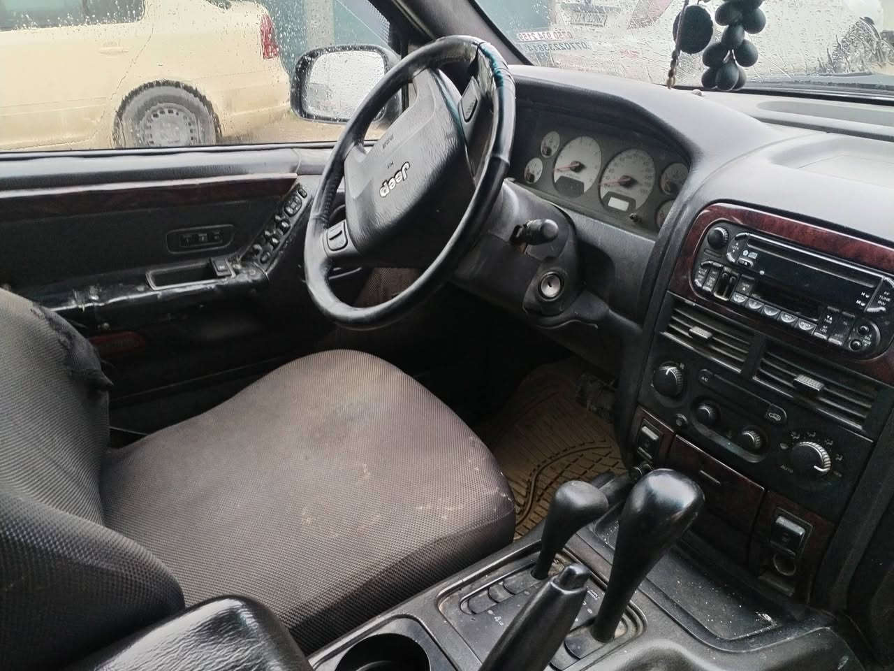 جيب موديل ۲۰۰۰ محرك بلادي ٨سلندر رقم دهوك شرط التحويل سنوية ۲۰۲٦ دفع رباعي كير اوتو سيارة مكلوبة شرط كير محرك اكسل مكان السيارة سليمانية سعر ۳٦ ورق ***********
