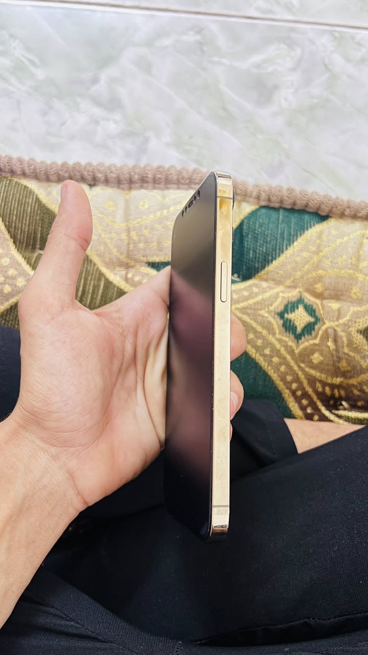 إسلام عليكم  للبيع ايفون 12 برو ماكس
الجهاز وضع الشركه شرط حاسبه وهاء 
ذاكره 256 
بطاريه 87 لا تكلي مرفوعه الجهاز بلادي 
الجهاز كامل ملحقات 
انطيك بيه ضمان وين ماتريد تفحص 
السعر خاص 
الاتصال / ***********

