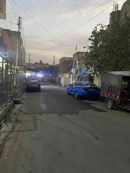 السلام عليكم بيت 50 متر للبيع طابو صرف مربعه واجهه ٦ وربع شارع عرض 10 بصف الركن يحتوي على طرمه جبيرة و استقبال و مطبخ و خدمات خارج و داخل طابق لثاني غرفتين نوم ومخزن و بيتونه  وسطح الشعب حي الجزائر قرب اعداديه الشعب سعره ٩٨ بي مجال بسيط لاستفسار ***********
