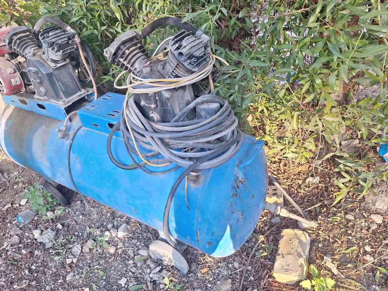 السلام عليكم ورحمة الله وبركاته.
كمبريسر ٣٥٠ لتر شغال وخير من الله كلش نضيف السعر ٦٥٠ وبي مجال


**إذا كنت صاحب هذا الإعلان وتريد حذفه لأي سبب، رجاءا أرسل رسالة إلى الدعم الفني**