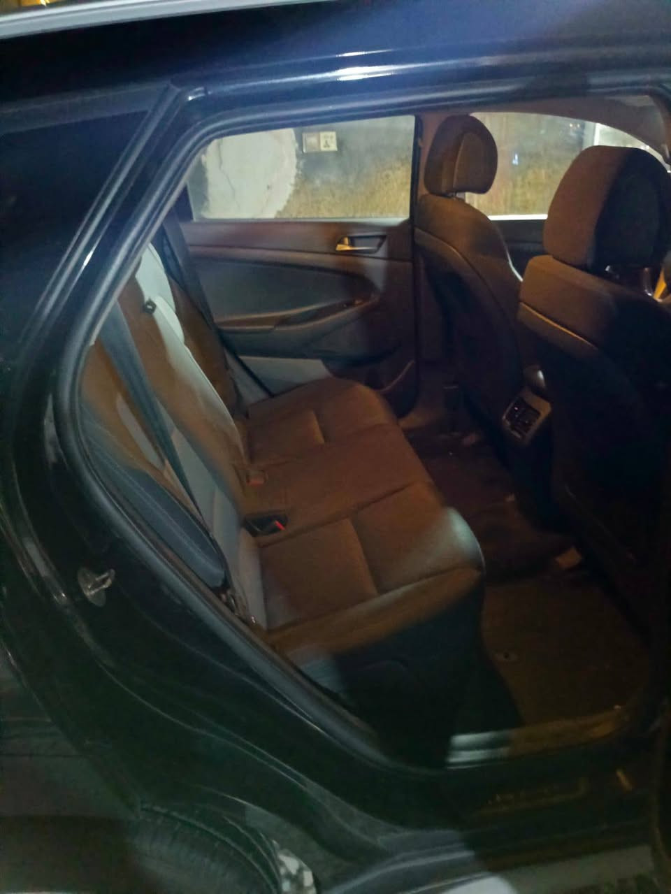 السلام عليكم سياره توسان موديل 17 وارد أمريكي مكينه 2000 جي دي اي رقم سليمانيه نقصهه كمبريسر مال تبريد تخم تاير جديد هاي السياره وحادثه ب اميركا السعر 125وبيه مجال حك الجيه للاتصال وات ساب *********** من رخصت الاعضاء
