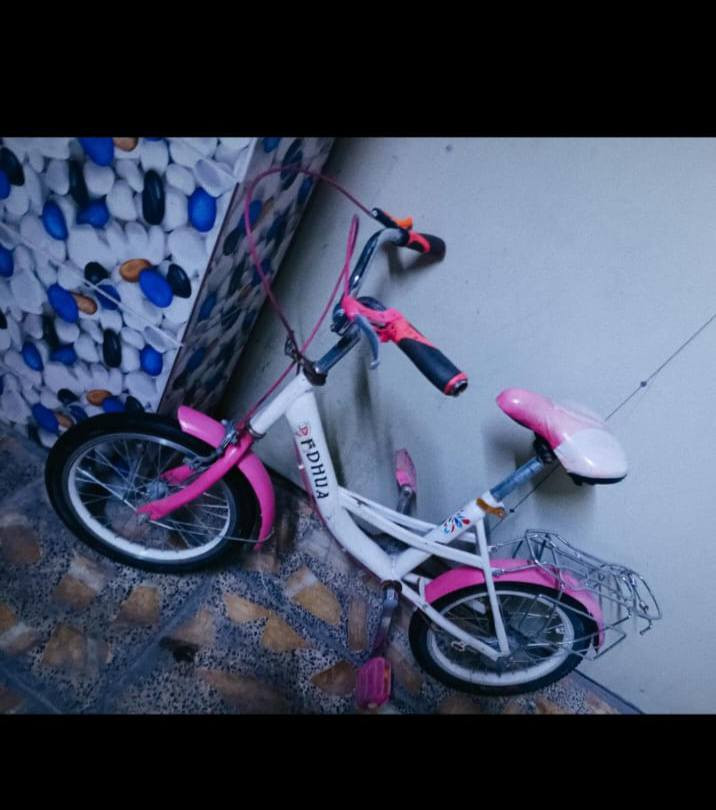 السلام عليكم تخم تركي ثقيل تكمه8مقاعد ميز طعام اخو جديد استخدام قليل بايسكل للبيع مكان بغداد الدورة *********** يوجد واتساب
