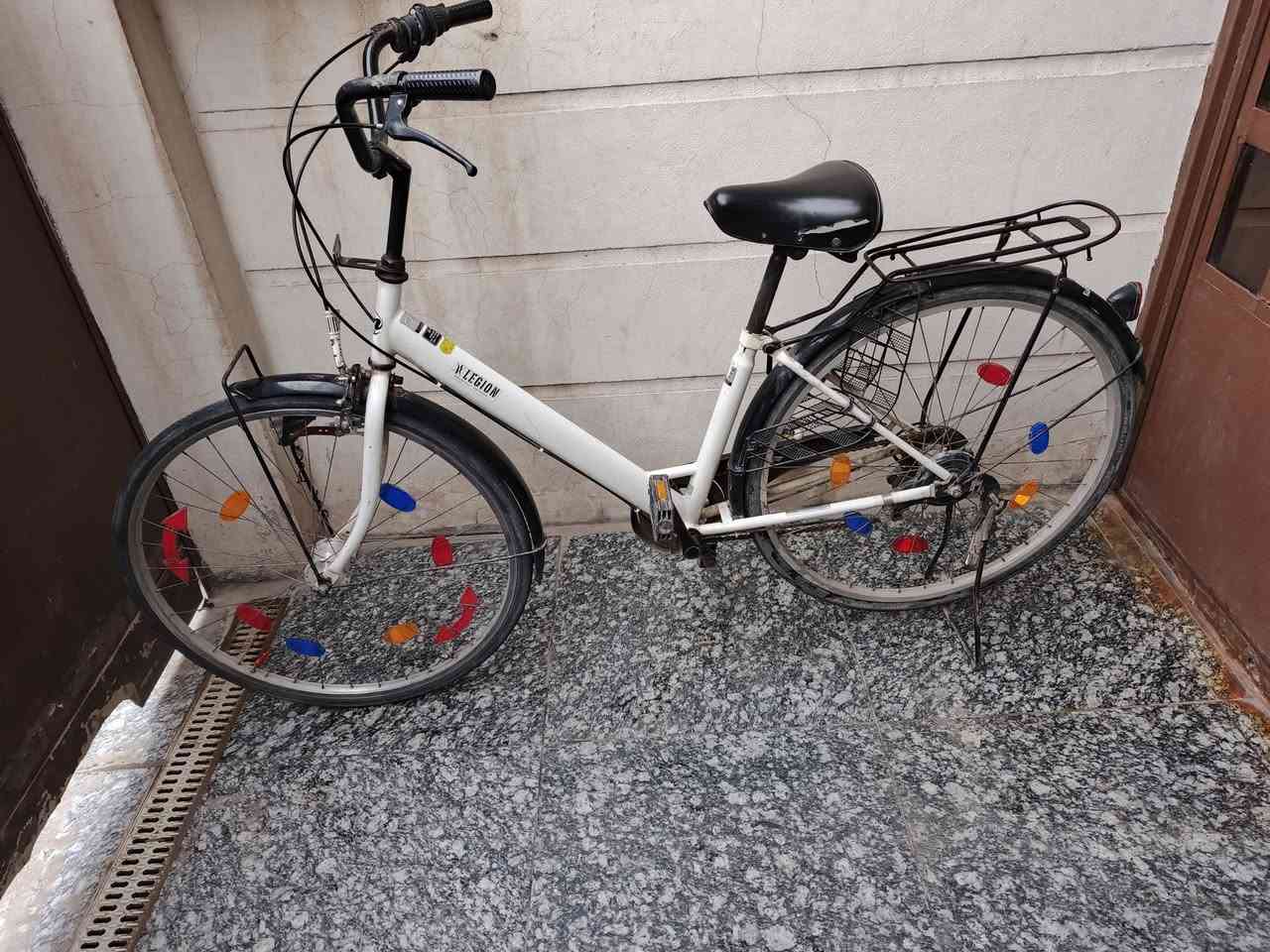 بايسكل ياباني للبيع
6 كير
المكينة شيمانو 
العقرب شيمانو 
بطيخة الامامية بانوسونك و البطيخة الخلفية شيمانو
حجم 27
بايسكل ياباني اصلي 
السعر 95 
مكاني بغداد الشعب ***********
