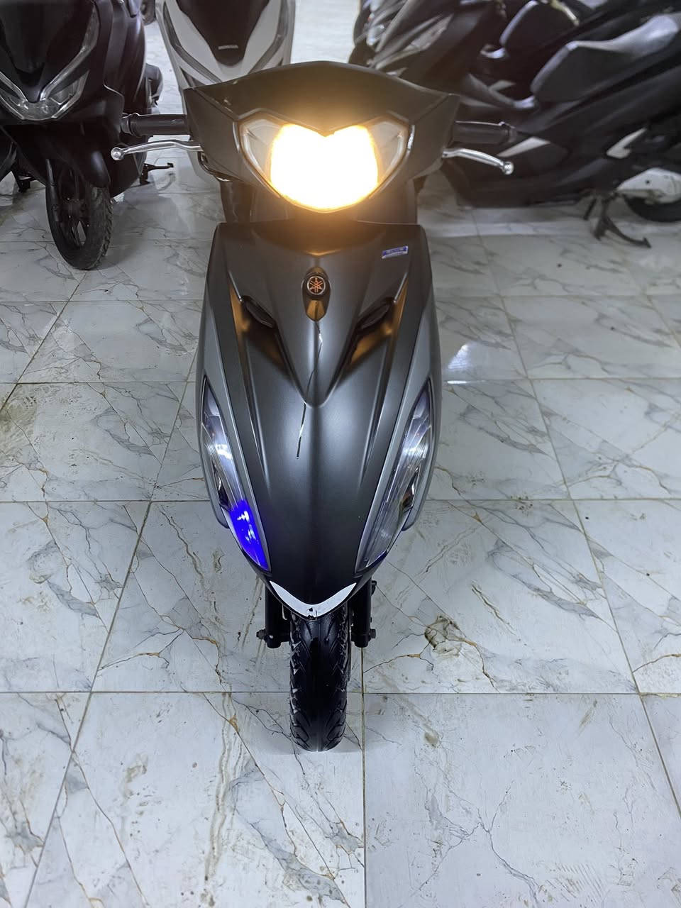 اكزز حديث ياباني
سلام عليكم اكزز حديث 
دراجه جديده مكفوله كفاله عامه 
مستخدمه قليل كل نقص مابيها 
ستان كهربائي✅
ماشيه 12km ✅
السعر 1400 
***********
