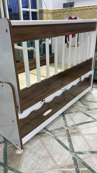 سرير اطفال • هزاز • نظافة ٩٥٪