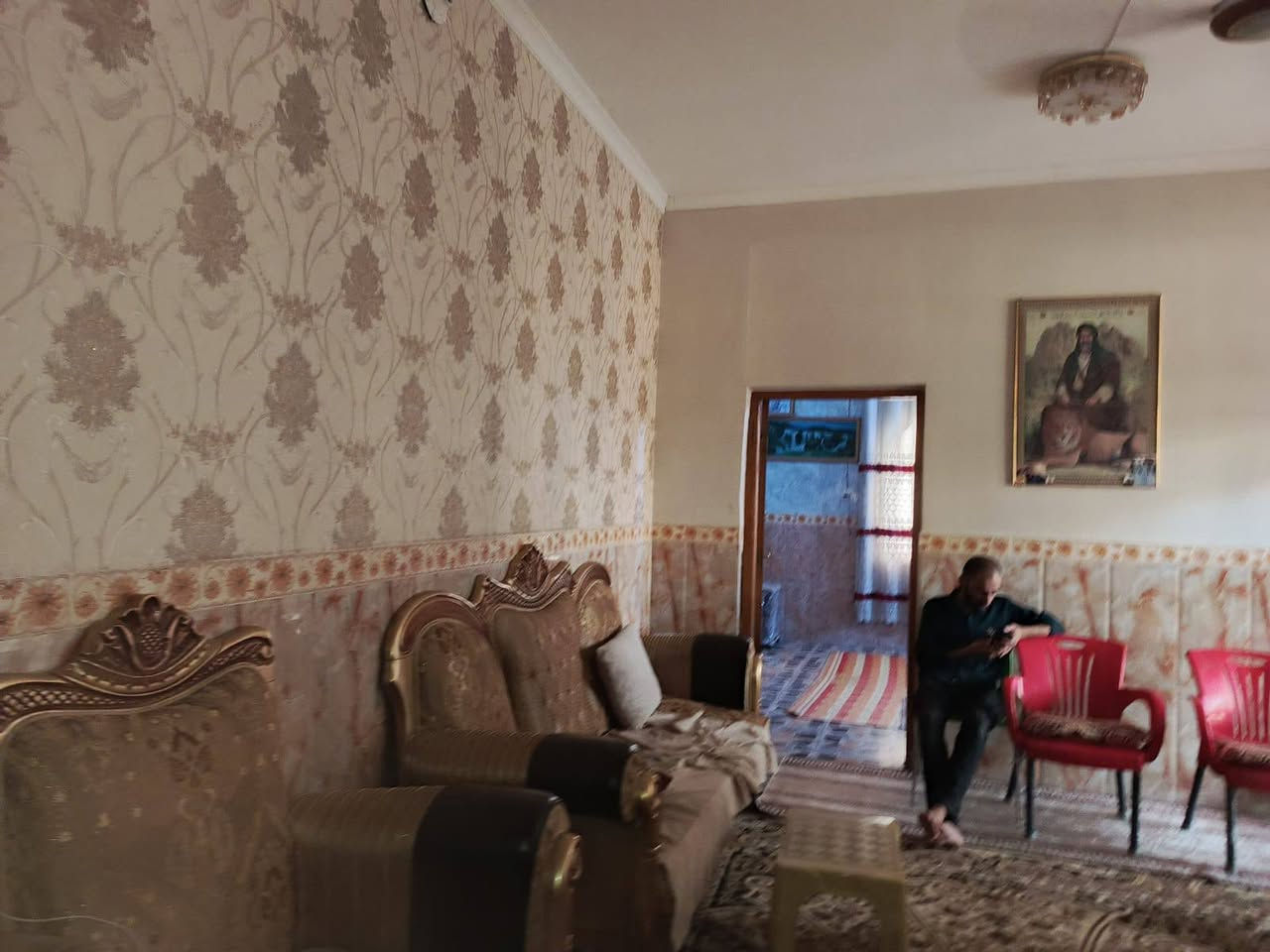 دار للبيع ( 300 م) بناء حديث
شارع( الإخلاص) ( ذي قار المركز)

تواصل على(( *********** ))
