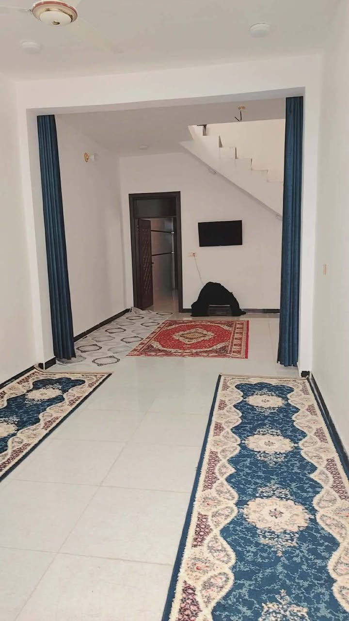 بيت ١٠٠ متر طابق ونص للبيع حي نداء شارع المجمعات مجمع بيتي الثاني سند حر سعر مناسب 
الاستفسار ***********
