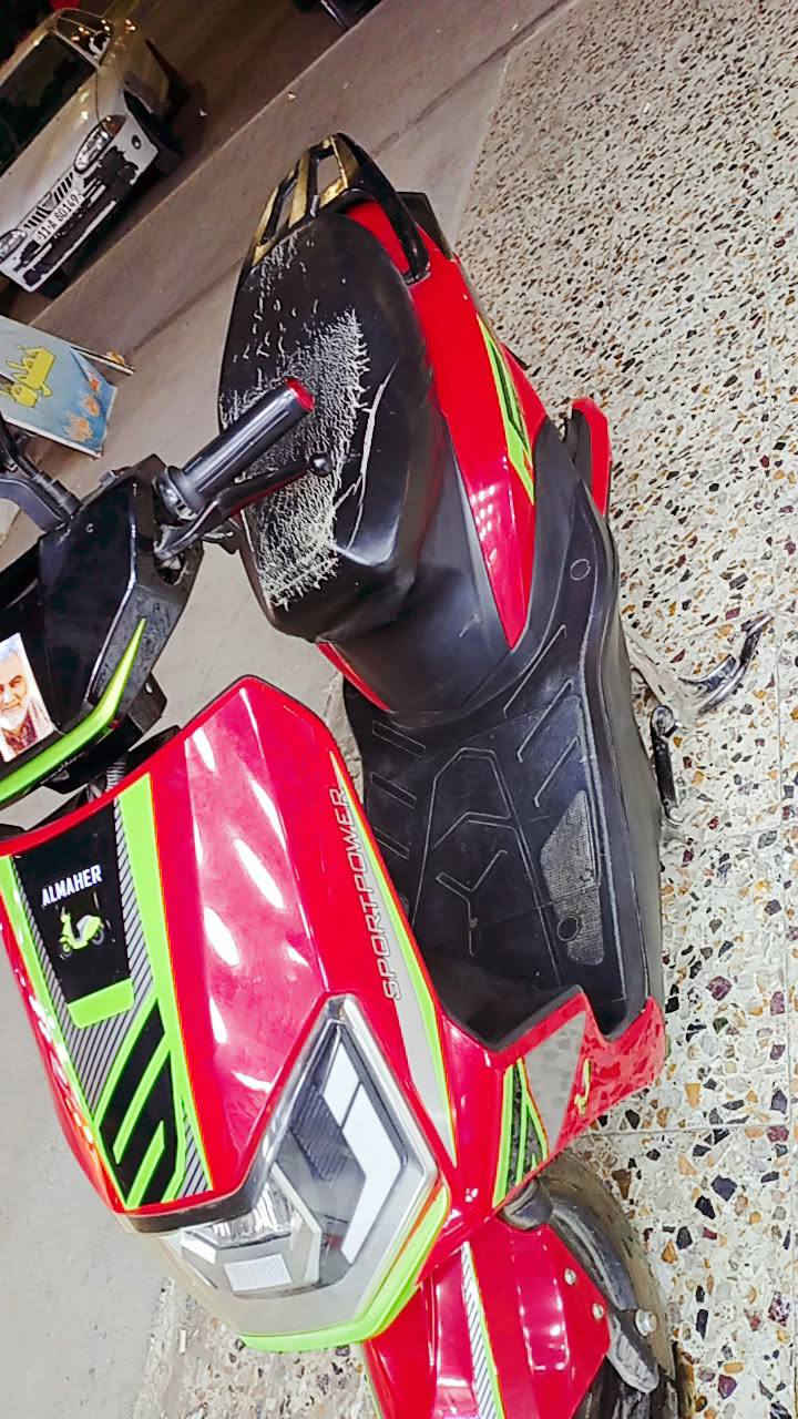 السلام عليكم دراجة شحن الماهر 
تجي 6 بطاريات 
هية تمشي بس متمشيك هواي يرادلها تبديل بطاريات 
السعر 550بيها مجال 
العنوان بغداد. الكرادة 
*********** بس واتساب
