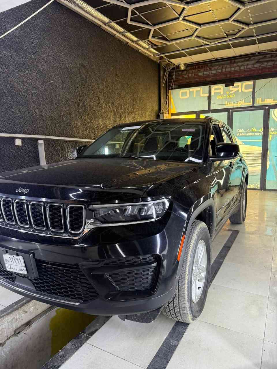 السلام عليكم 

للبيع | جيب  لاريدو 2022 🚙

✨ موديل: 2022
🇺🇸 الوارد: أمريكي (كلين تايتل)
✅ السيارة مكفولة

    3.6لتر V6 بقوة 293 حصان 
مواصفات 

  ناقل حركة أوتوماتيك مع مقبض دوّار
  عجلة قيادة متعددة الوظائف
   إنارة سقفية LED
   شاشة وسطية كبيرة تعمل باللمس
    عدادات رقمية أمام السائق
   فتحت سقف سلايد روف 
    حساسات جانبي امامي 
    السعر المطلوب 290$
   للاتصال ***********
📌 بحالة ممتازة جداً، جاهزة للاستخدام ولا تحتاج أي مصروف
