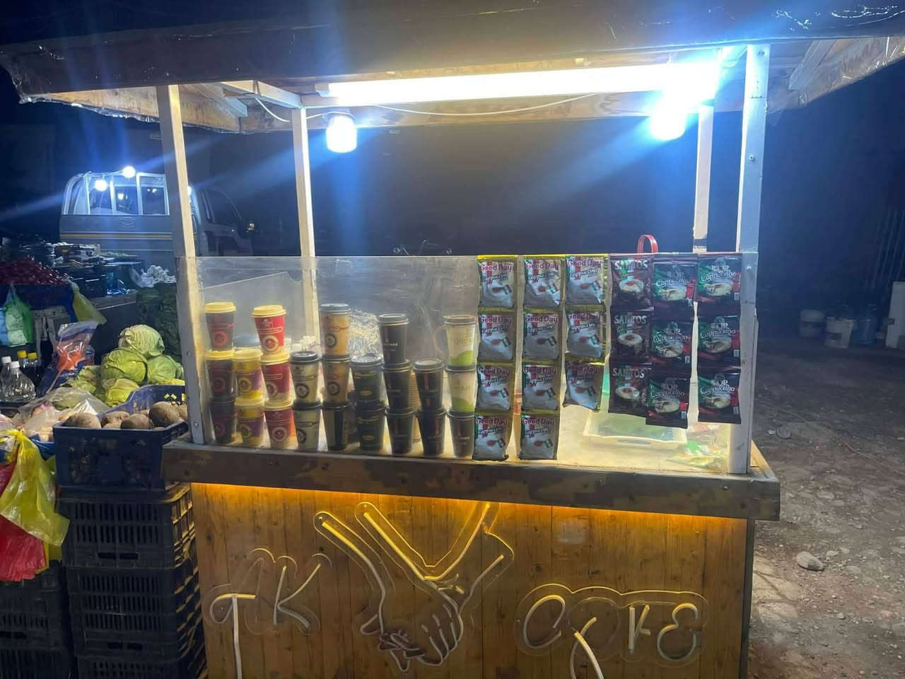 سلام عليكم عربانه جاي+كباچينو+قهوة عربانه جديده ونظيفه السعر ٣٠٠ وبيها مجال بسيط مكاني بغداد الغزالية 
واتساب ***********
