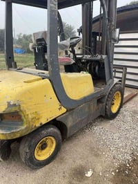 رافعه شوكيه كوماتسو 2003  بدون جاهزه للعمل السعر 35 ورقه وبيها مجال رق...