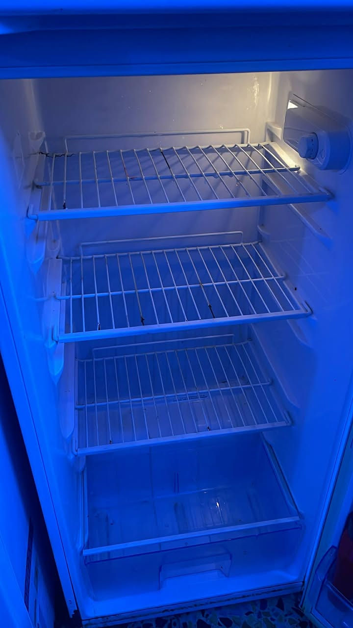 ثلاجة للبيع نظيفة جدا
وشرط ضمان
160 الف ***********
