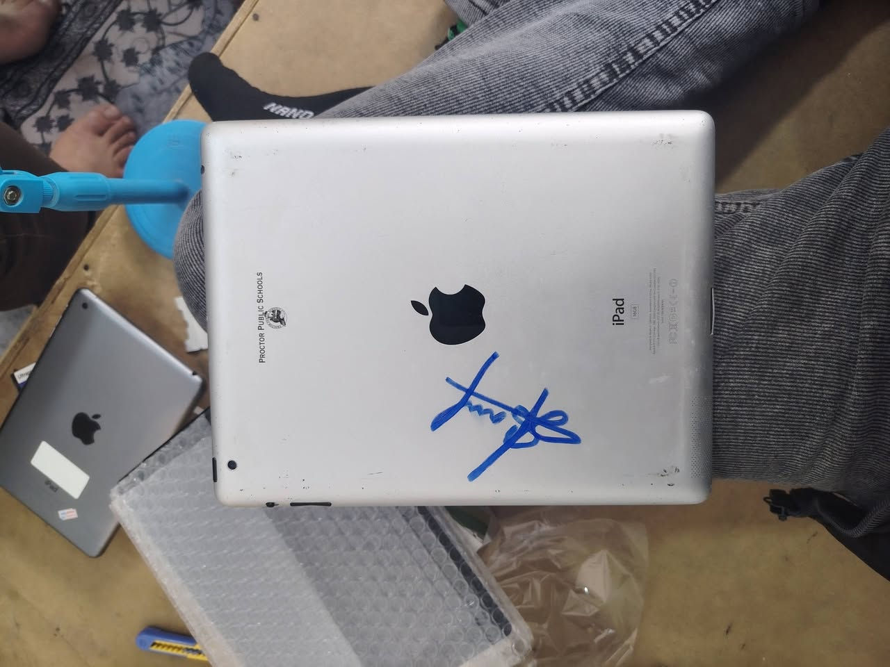 سلام عليكم ايباد للبيع ذاكره 64
شراي اتصل،
***********
