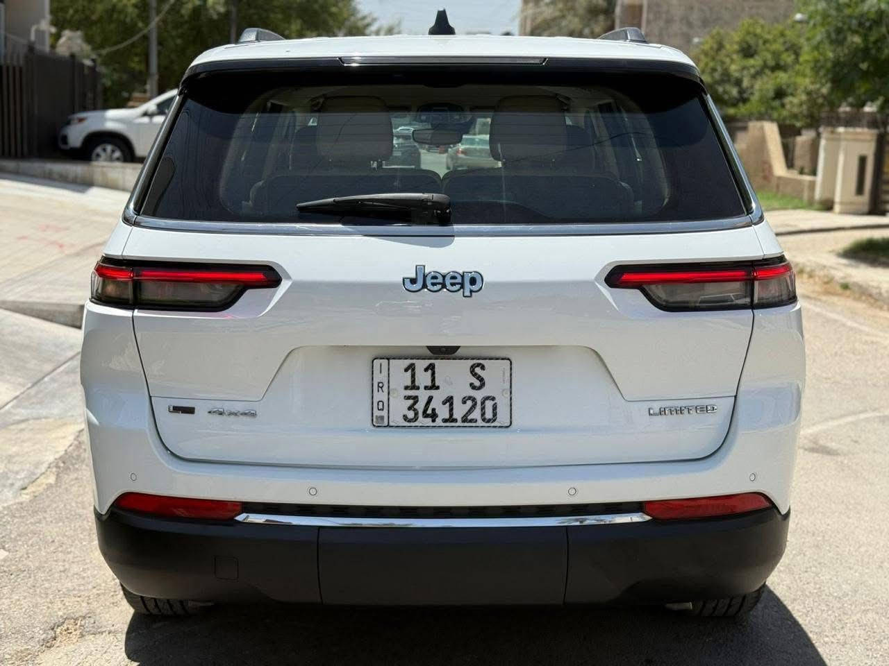 جيب لمتد 2022 LIMITED (L ) فوول مواصفات
عدا الفتحة  ماشية 85 الف كيلو 7 راكب مقاعد منفصلة vip
وارد امريكي
محرك 3600 
مقاعد تدفئة و تبريد 
ستيرن تدفئة 
صندوق كهرباء
رادارات محيطية 
وباقي مواصفات اللمتد المعروفة 
( السيارة بيها صبغ بنيد و جاملغات امامية نظيفة جدا بدون اي نقص ) سيارة مكفولة من شاصي ومحرك 
رقم بغداد
رقمي ***********
