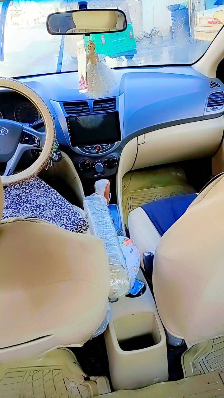 اكسنت بلو موديل 2012 للبيع محرك 1600 قطرتين گير عادي + اوتو تحكم استيرن جهتين كاميرا خلفية شاشة رقم انكليزي سنوية جديدة السيارة باسمي بيها بارد باب خلف باب الامامي وباب مبدل بلادي خلف السائق بسعر 95 العنوان بغداد الزعفرانية  للاستفسار الاتصال على الرقم ***********
