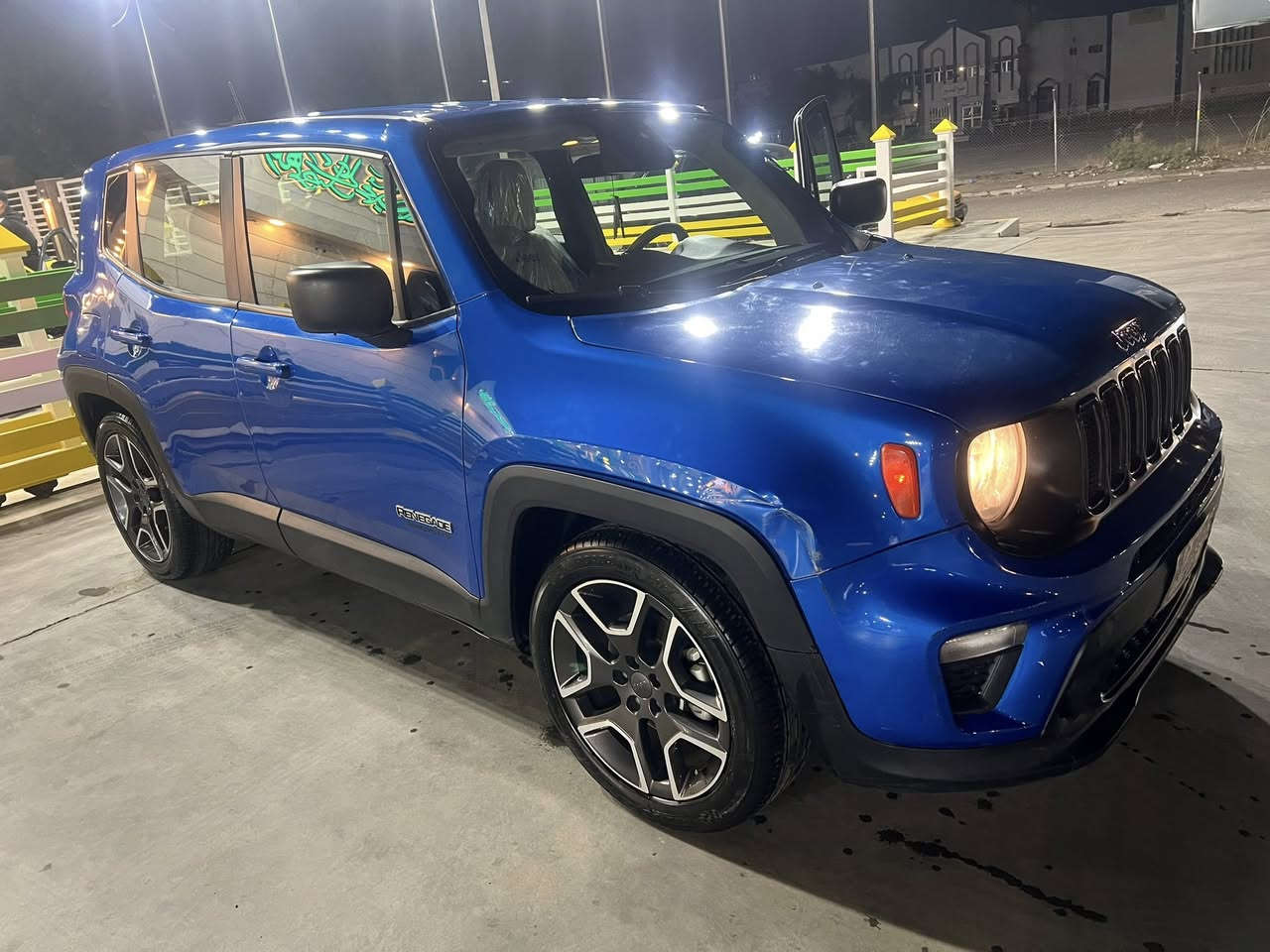 السلام عليكم رنكيد ليتاتيود ٢٠٢٠ محرك ٢٤٠٠ حادث جنطة وبيهة بارد باب عكس السايق وطخة ماصلحتهة  جاملغ السعر ١٢٥ للتواصل ع الرقم ***********
