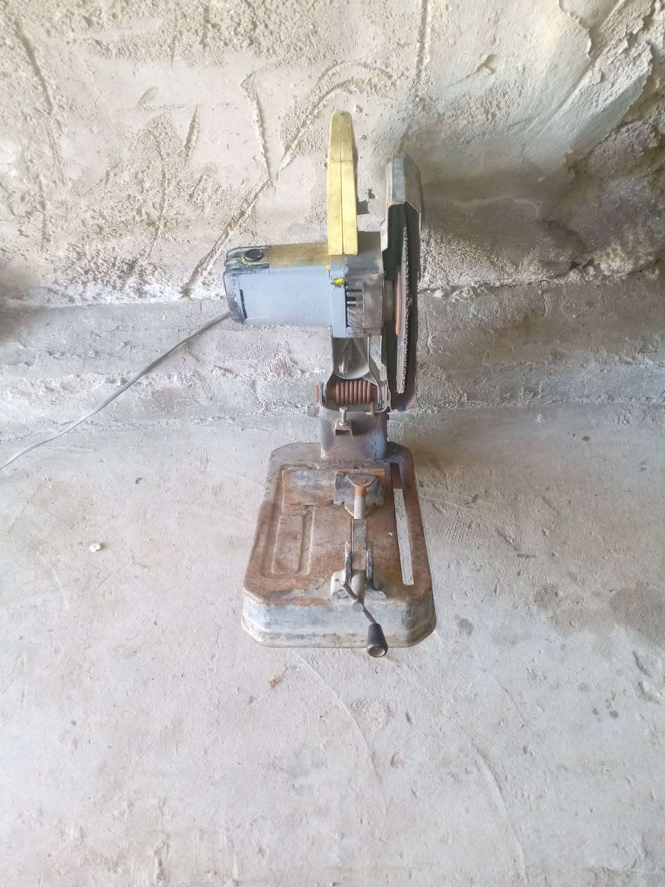 كتر حديد للبيع سعره 50 قضاء الشاميه حل عسكري الشرقي وهذا رقمي ***********
