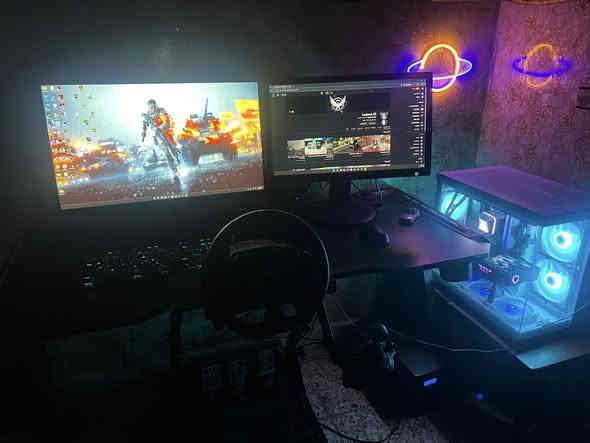 السلام عليكم حاسبتي للبيع كل الغراض عليها ضمان الشركة اكفلك الحرارة واي مشاكل ثاني حاسبة بعدها جديدة ما لحكت استخدمها هواية ومنا ل4/5 سنين ما تفكر اطورها 
كراتين كل القطع موجودة 
السعر (3.000.000) دينار عراقي 
توصيل موجود وين ما تكون  
___________________________________
MSI MAG B850 TOMAHAWK MAX WIFI
___________________________________
MSI gaming trio oc GeForce RTX 5070ti  16GB
___________________________________
SAMSUNG 990 PRO SSD gen4   1TB
___________________________________
CORSAIR Vengeance RGB 32GB (2 x 16GB) 288-Pin PC RAM DDR5 6000Mhz CL30    
___________________________________
Ryzen 7 7800x3D Tray معالج كبة لوز
___________________________________
MSI MAG A15 360mm انسى الحرارة
___________________________________
MSI MAG A850GL 
___________________________________
Case Montech king 65 pro white
 مراوح 140mm عدد 2 / 120mm عدد 1 RGB 
___________________________________
Fan case Corsair 120mm 3x RGB 
-----------------------&&&--------------------------
اضافات:-  شاشة                                            
MSI / 27' / 1440p / 0.5ms / 300hz 
استخدام قليل بعدها بالضمان كارتونة موجودة  السعر 300الف 
------------------------------
واتس اب ***********
