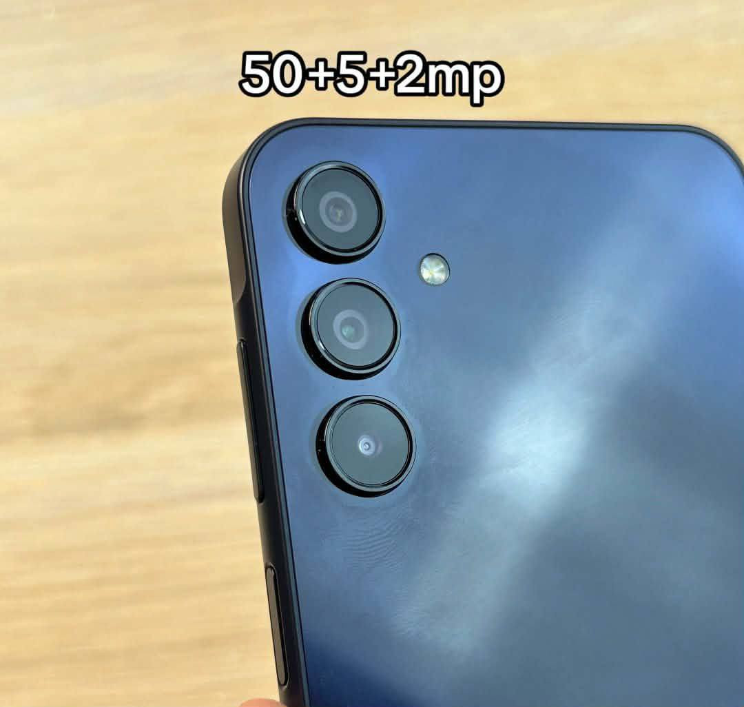 GaIaxy A15
ذاكره 256
عشوائيه 8+8
اسمه GaIaxy A15
60فريم بل بوبجي
بطاريه 5000
السعر 180 قفل 
***********
