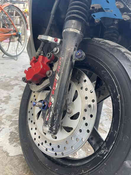 سكنس فحل للبيع 
📍الدراجه بحاله الوكاله ماشيه 17 الف
📍 مكينه بلادي
📍بيهه كلج رياضي خلفي
📍 والتزويد مثل ما موضح بالصور
سعر مليون وبيها مجال
رقمي *********** + متواجد واتساب🤍.
