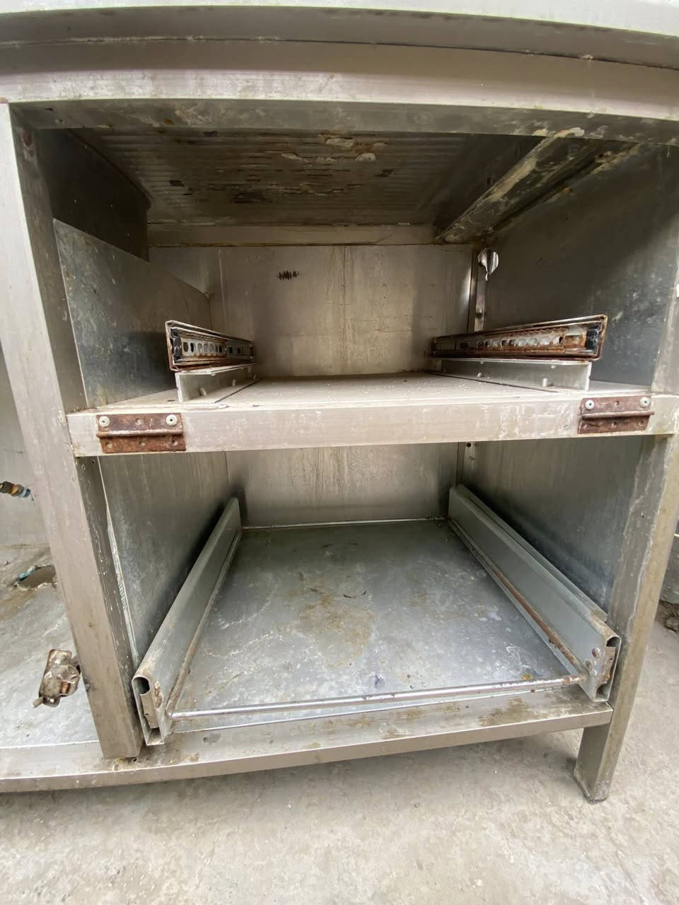 السلام عليكم  كاونتر سنك المنيوم للبيع طول 3 متر  عرض 62  هاي حالته كما موضح بالصور والفيديو + ملحق زاوية المنيوم السعر 180 الف المكان بغداد


**إذا كنت صاحب هذا الإعلان وتريد حذفه لأي سبب، رجاءا أرسل رسالة إلى الدعم الفني**