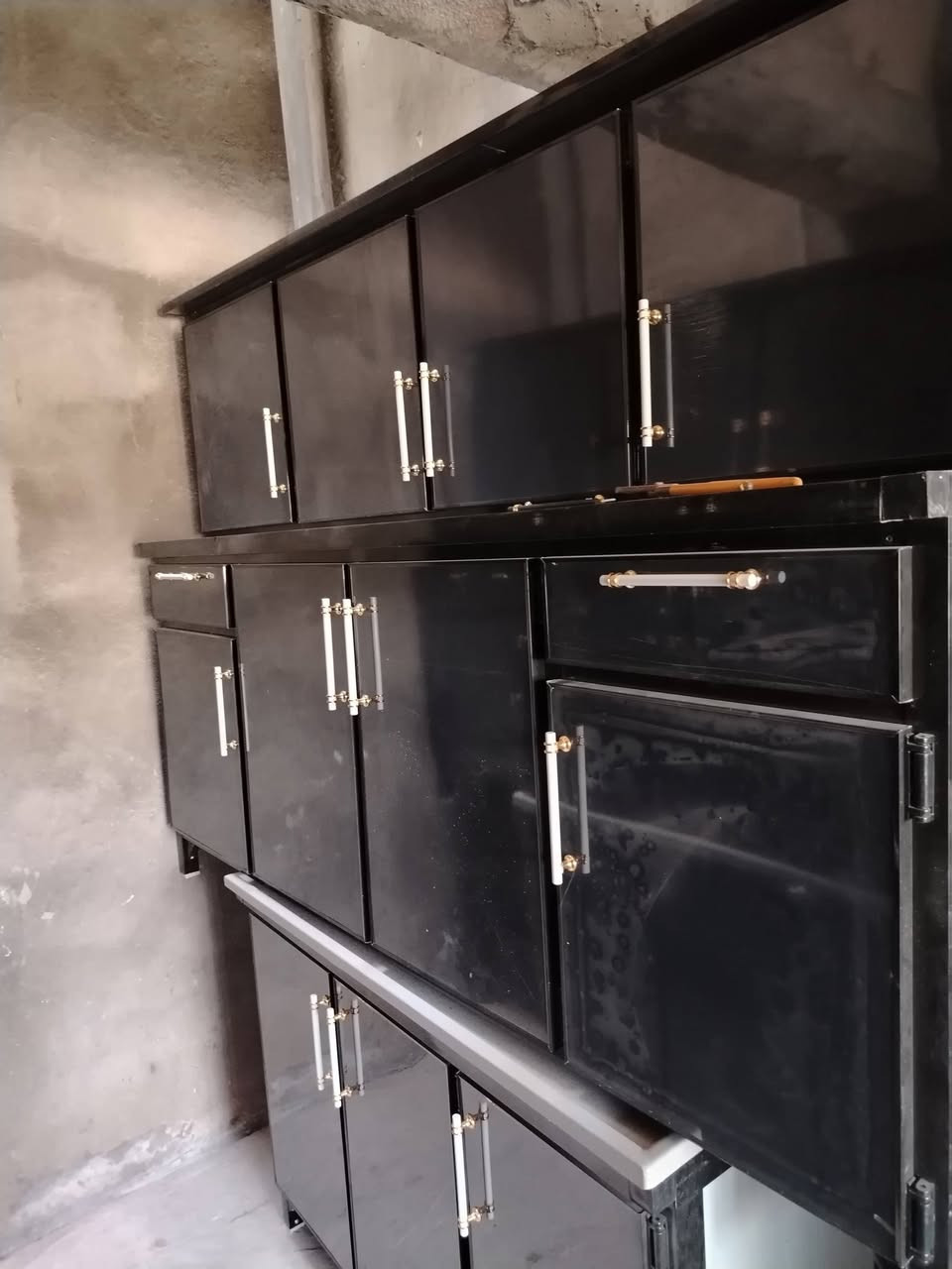 وصول وجبه جديده في مزاد لأخوين العنوان المفرق الطرق والجسور مقابيل العزات بن تجه رايح عليه المفرق السعر اب 350 وبي مجال للاستفسار *********** كونترات جديد مترين والسنك مترا و30 يتوفر الالوان مراوس بل مستخدم همين
