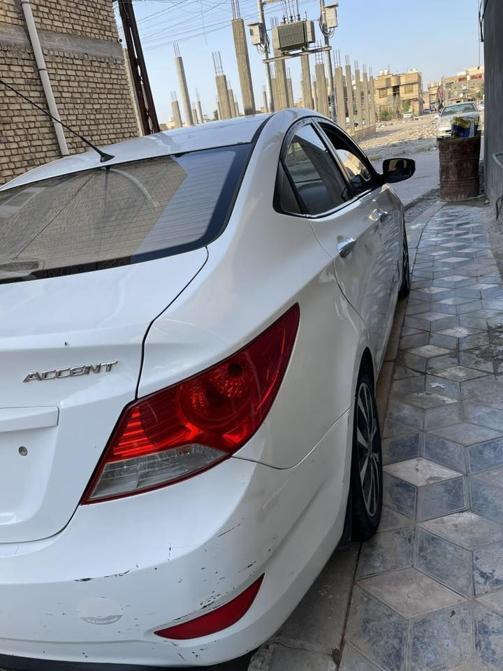 اكسنت ١٣ خليجيه ماشيه ١٢٠ تبريد حداديه مكينه مكفول الكير بيه صفنه بسيطه على البك فقط السعر ٨٣ وبيه مجال بسيط بياع شراي لا تخابرني ماعندك فلوس لا تخابرني فلوسك قليله لا تخابرني كتاب الفحص موجود بل صور ***********
