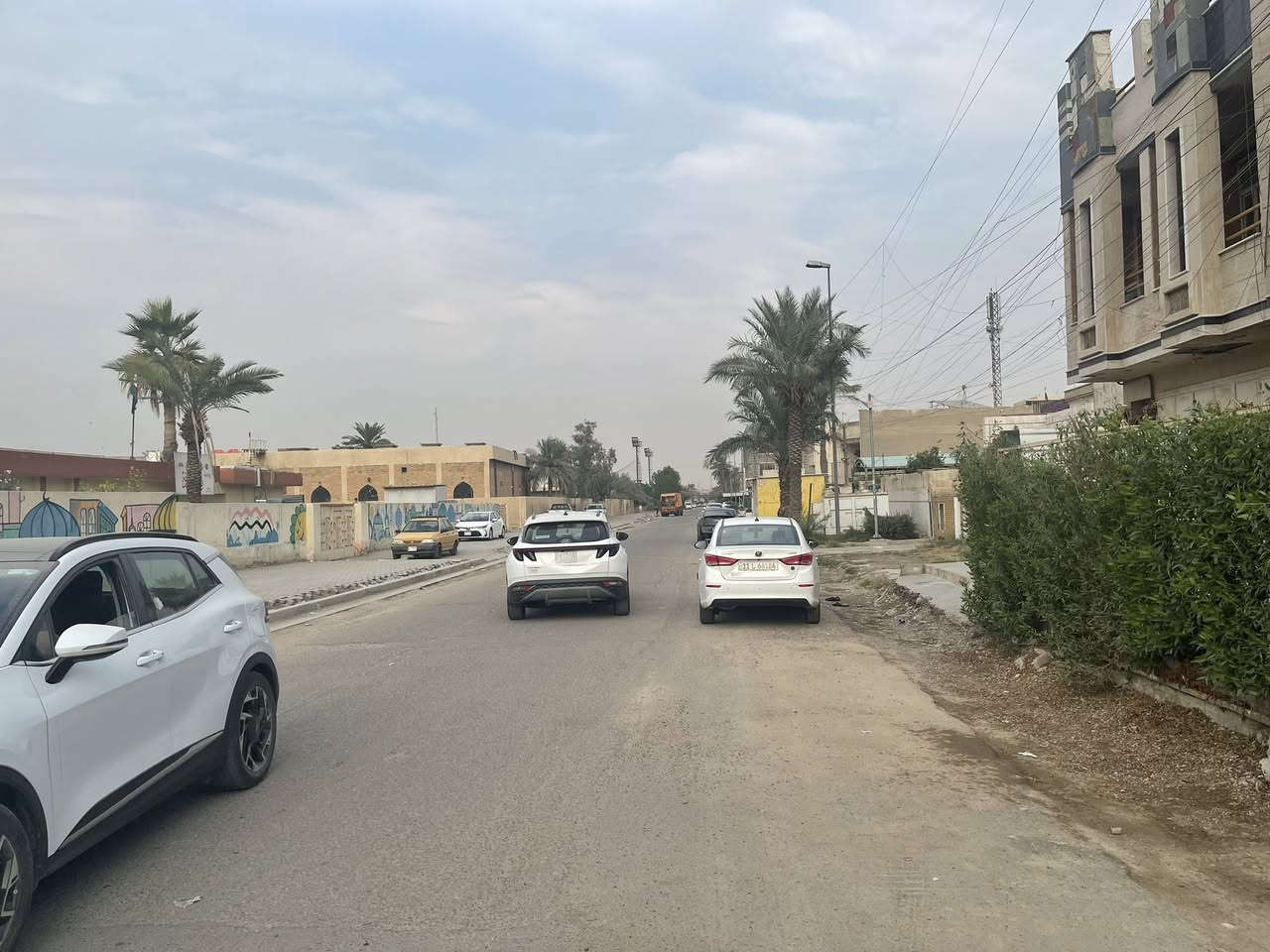 للبيع مشتمل ركن حديث ثلاث طوابق على ثلاث شوارع موقعه المساحه ١٠٤ متر واقع حال ١١١ الواجهه ٨ والنزال ١٣ يحتوي الطابق الاول على مطبخ واستقبال اكبار بالوجه وغرفة نوم وخدمات وباب خلفي يطلعلك الخارج البيت والطابق الثاني ثلاث غرف نوم وخدمات والطابق الثالث غرفة ماستر كبيره الموقع شارع فلسطين محله ٥٠٨ قرب جامع الفاروق مقابل روضة بغداد 

للاتصال *********** او *********** شركة الخيمه للعقار السعر عالخاص راسلني لو تتصل
