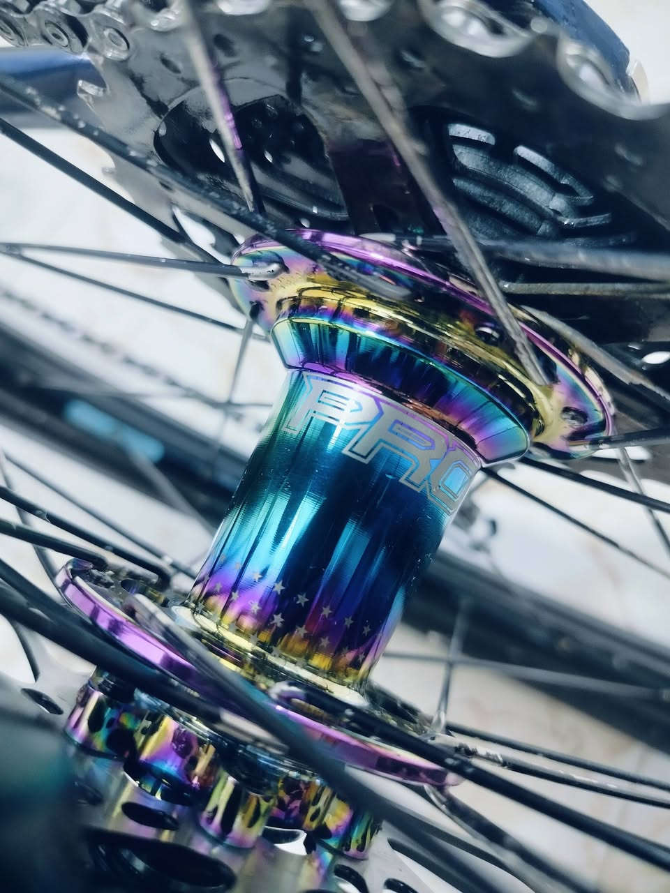 سلام عليكم دراجه للبيع استعراضي نوع khodaa Bloom الدراجه نضيفه مفوله بريك دهن شيمانو دسك اصلي ستيرن90 نوعASTRO رقبه قصيره مقعد رياضي طبي بطيخه خلفي ام الصوت سبع الوان+8نمر خلفي +3امامي تايرات جدد الدراجه يابانيه مختمه شيمانو العنوان موصل وسعر 350الف رقم الهاتف ***********
