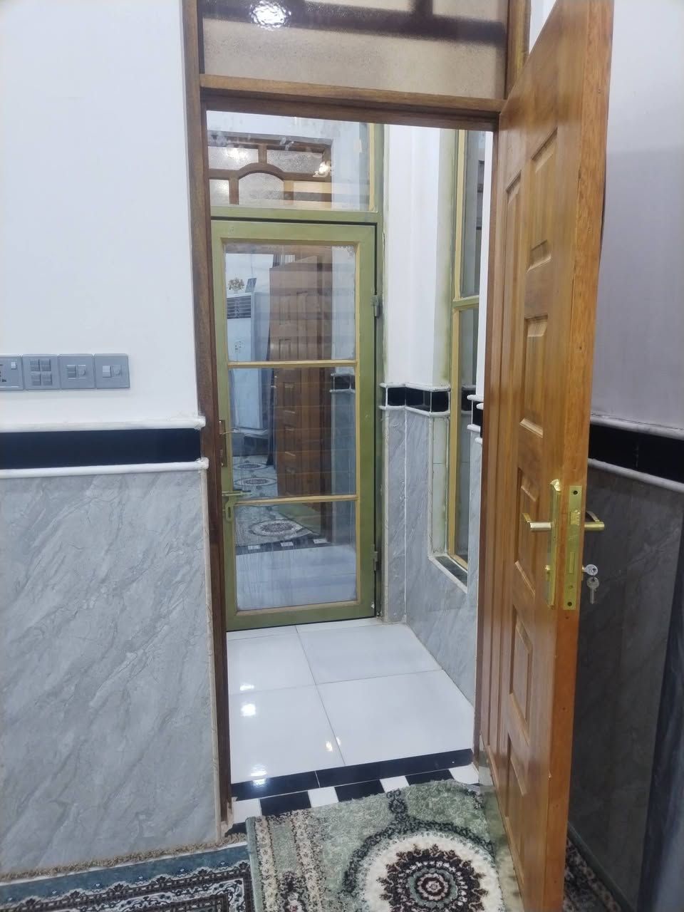 بيت للبيع المساحه 220متر طابق واحد كامل بناء حديث السعر 120 وبي مجال العنوان حي القصور نزله البانزين خانه قريب المدرسه الاستفسار الاتصال ***********
