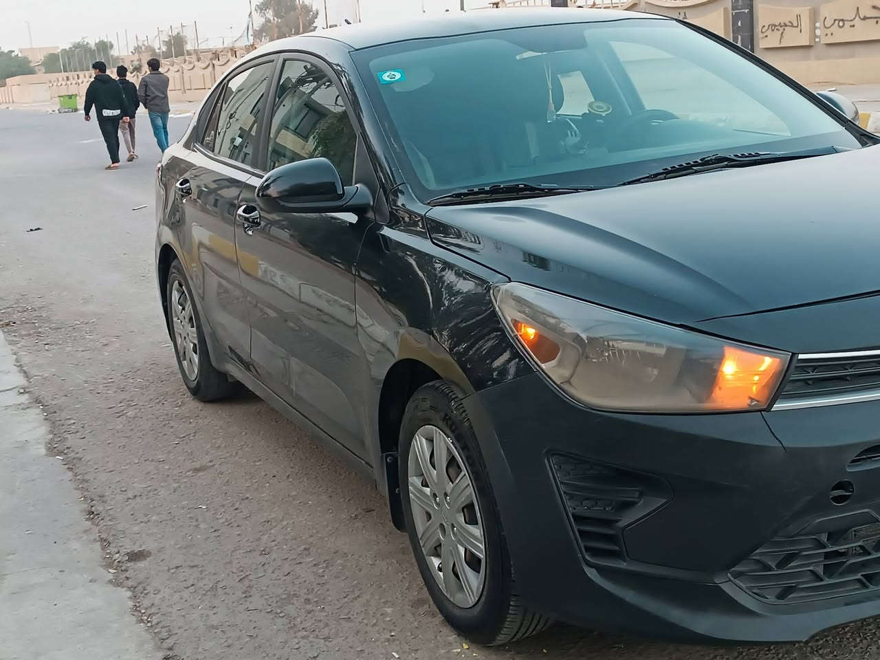 للبيع: كيا ريو وارد أمريكي موديل 2021
• اللون: أسود
 • المحرك: 1600 دُوش
 • ناقل الحركة: أوتوماتيك
 • الحالة:
 • حادث بسيط جدًا، البجم كبس.
 • الضرر فقط جاملغ جهة السايق.
 • بيها بداية القمارة مصبوغة بسبب شخوط من طلعوها من الحاوية.
المواصفات تبريد وتدفئة وشاشة كبيره وتحكمات ستيرن 
 • صور السونار موجودة.
 • باقي السيارة كفالة.
 • الرقم: معوقين
 • المكان: كربلاء
 • السعر: 108 وبيها مجال بسيط

📞 للاستفسار
***********
