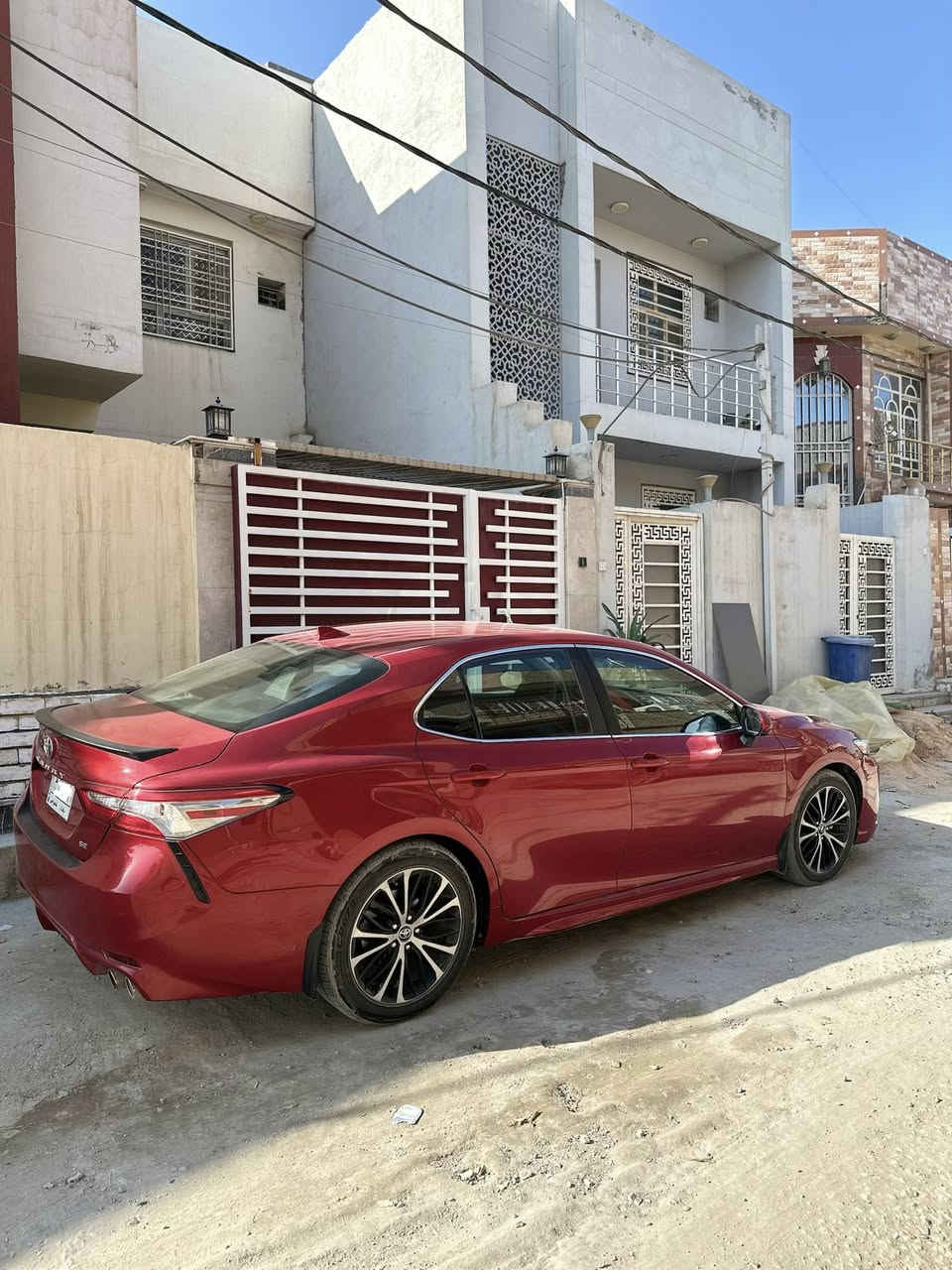 ⚠️للبيع فقط كامري se وارد كلين  يعني بدون ايرباك وبدون دواخل انتبه كلين مثل ما موضح بالصور والسونار  بيها شگ فقط بالدعاميه ومصلح موديل(2019) محرك 2500   ماشيه 77 الف رقم بغداد مشروع وطني تتحول بأي محافظة 
مواصفاتها 
كامره 
رادار امامي 
تحديد مسار 
مثبت سرعه
مانع تصادم
تحكم ستيرن 
حساس اطارات رقمي
نظام اقتصادي 
كرسي السايق كهربائي 
لايت زينون بلادي
شاشه كار بلي 
كراسي جلد 
الجامات اربعتهم اوتوماتيك
تبريد تدفئه فول
دواخلها اسود ورصاصي
السياره عمرها مشامه بانزين عادي كله محسن يعني شرط انسه شي اسمه دوانز واخلي ارقى دهن الها ميتاسو 0/16 واسأل عنه
ملاحظه صاحبها المستوردها يكول اول ما جبتها بدلت الها تورباين ودهن الكير مبدل اصلي ضمان شركة تويوتا يعني متحتاج تبدللها 
واكفل السياره الك محرك وكير  وحداديه وترايك من الشمال للبصره وعلى شرط خلي بانزين عادي اذا حاب 
مكان السياره بابل شرط التحويل ثاني يوم
السعر 205  رقم بغداد 
رقم الشاصي 4T1B11HK0KU183523
 رجاءاً الميعجبه السعر اشمرلك كلمة حلوه وتوكل لتكسر بحلال الناس 
تتواصل عالواتساب ☎️***********
اتصال ☎️ ***********
