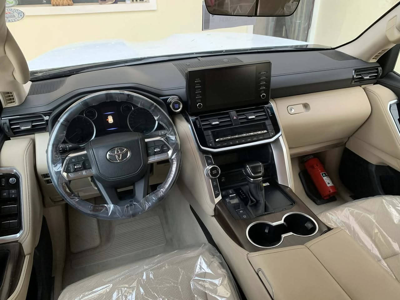 لاندكروز 2022 ساز اصلية لوحش السود
ماشية 40 جديدة كلش السيارة 
 

كراسي كهرباء 
شاشات 3 
شاحن لا سلكي 
محرك 4000 
صندوق كهرباء 
كراسي تبريد 
فتحة 
ومعروفة لمواصفات لباقيه 
مكفول كفاله عامه عنوان بغداد ولشراي يتصل على رقم ***********
