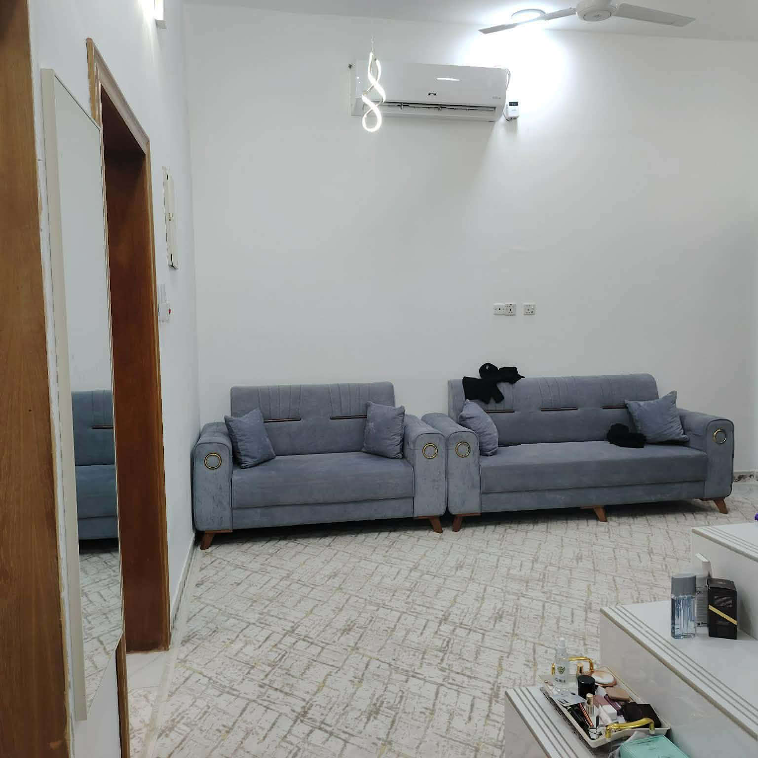 ♕ بسم الله الرحمن الرحيم اللهم صلِّ على محمد وآل محمد ♕

🏠  :#منزل_للبيع_طابق_واحد 

🌐  :#الموقع_حي_النفط_الزراعي_سند_25

📐  :#المساحة_100_متر 

🏗  :#البناء_كونكريت_مسلح_سنة_2023

🛣  :#شارع_المنزل_11_متر 
ــــــــــــــــــــــــــــــــــــــــــــــــــــــــــــــــــــــــــــــــــــــــــــــــــ

           #تـــــــــــفـــاصيـــــــــل_اكـــــــثــــــر 

غرفة نوم 1  + صاله  + مطبخ + استقبال + طارمه

+ حمامات داخليه وخارجية 

ــــــــــــــــــــــــــــــــــــــــــــــــــــــــــــــــــــــــــــــــــــــــــــــــــ

#ملاحظه_الاثاث_تباع_مع_المنزل 

💰  : سعر مناسب جداً 

📲  : #الاستفسار_اكثر_الاتصال_على_الرقم 

📞  : ‏‪0788 251 8491‬‏  واتساب سجاد ابو مهيمن 

#ملاحظه_ لعرض عقارك ماعليك سوى مراسلتنا 
عبر بريد 📩الصفحة او عبر الواتساب📲
{{👍#تابع_الصفحة لتصلك عروض مكتبنا 🫰🏛}}•
