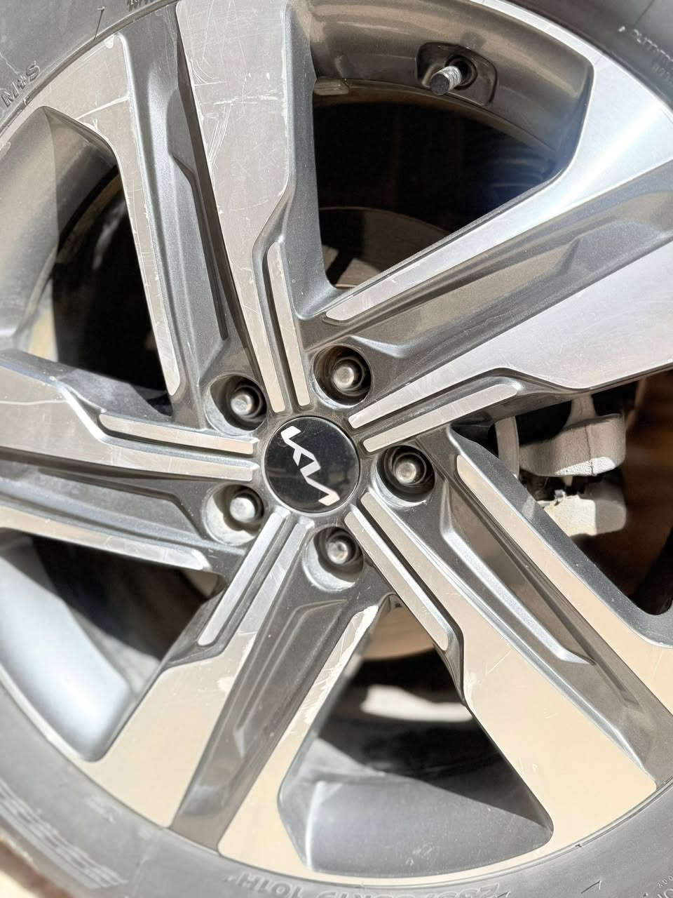 للبيع سورنتوا موديل 2023 خليجي مكفوله من المعجون والصبغ والتبديل
على شرط الفحص والسونار 
محرك V6
٤ كاميرات 
كشنات تدفئه تبريد 
حساسات اماميه خلفيه 
كشنات جلد وكهربائيه الاماميه والخلفيه 
هاند بريك دگمه
تحكمات 
شفتات 
جنطه كهرباء 
گير ماوس
بردات خلفيه
جام ٤ اوتو
اناره داخليه 
٧ راكب 
تبريد منفصل ٣ قطع
تشغيل عن بعد 
وبعض المواصفات المعروفه  
رقم اربيل جديد وهزه جديده  وسنويه اصدار جديد الى 2029
گير ومحرك مكفول من التصليح وفتح اي برغي 
ملاحظه(بيها بارد فقط ٣  مكانات اصغار )
بيها سونار المندلاوي 
ماشيه ٤٦ الف 
السعر ٢٨٩
محافظة الديوانية 
واسف ع الإطالة  
للاستفسار 
***********
***********
