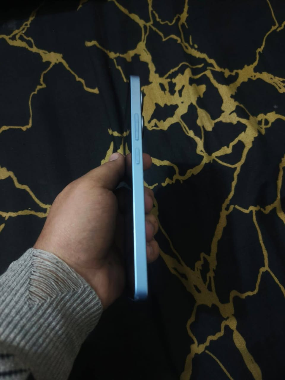 Redmi Note 13
موبايل بمواصفات قوية وسعر مناسب 
🔹 شاشة 6.67 بوصة AMOLED بدقة FHD+
🔹 معدل تحديث 120Hz (سلاسة عالية بالألعاب والتصفح)
🔹 معالج قوي للأداء اليومي والألعاب
🔹 كاميرا رئيسية 108 ميگابكسل 📸
🔹 كاميرا أمامية 16 ميگابكسل
🔹 بطارية 5000mAh تدوم يوم كامل 🔋
🔹 شحن سريع⚡
🔹 بصمة + Face Unlock
🔹 مقاوم رذاذ الماء والغبار IP54
🔹 يدعم 5G
🔹 منفذ سماعات 3.5mm
🔥ذاكرة (256)
🔥 رام(8+8)
📦 جهاز عملي، بطارية قوية، شاشة خرافية، وكاميرا واضحة وأداء سلس.

ملاحظة: الجهاز بي شخطين في الشاشة فوق جداً خفيفات
بالإضافة إلى الضهر ضربات خفيفة مثل ماموضح بالصورة.

السعر 160 ألف قفل 🔏 مال بيع مستعجل مكاني بغداد


**إذا كنت صاحب هذا الإعلان وتريد حذفه لأي سبب، رجاءا أرسل رسالة إلى الدعم الفني**