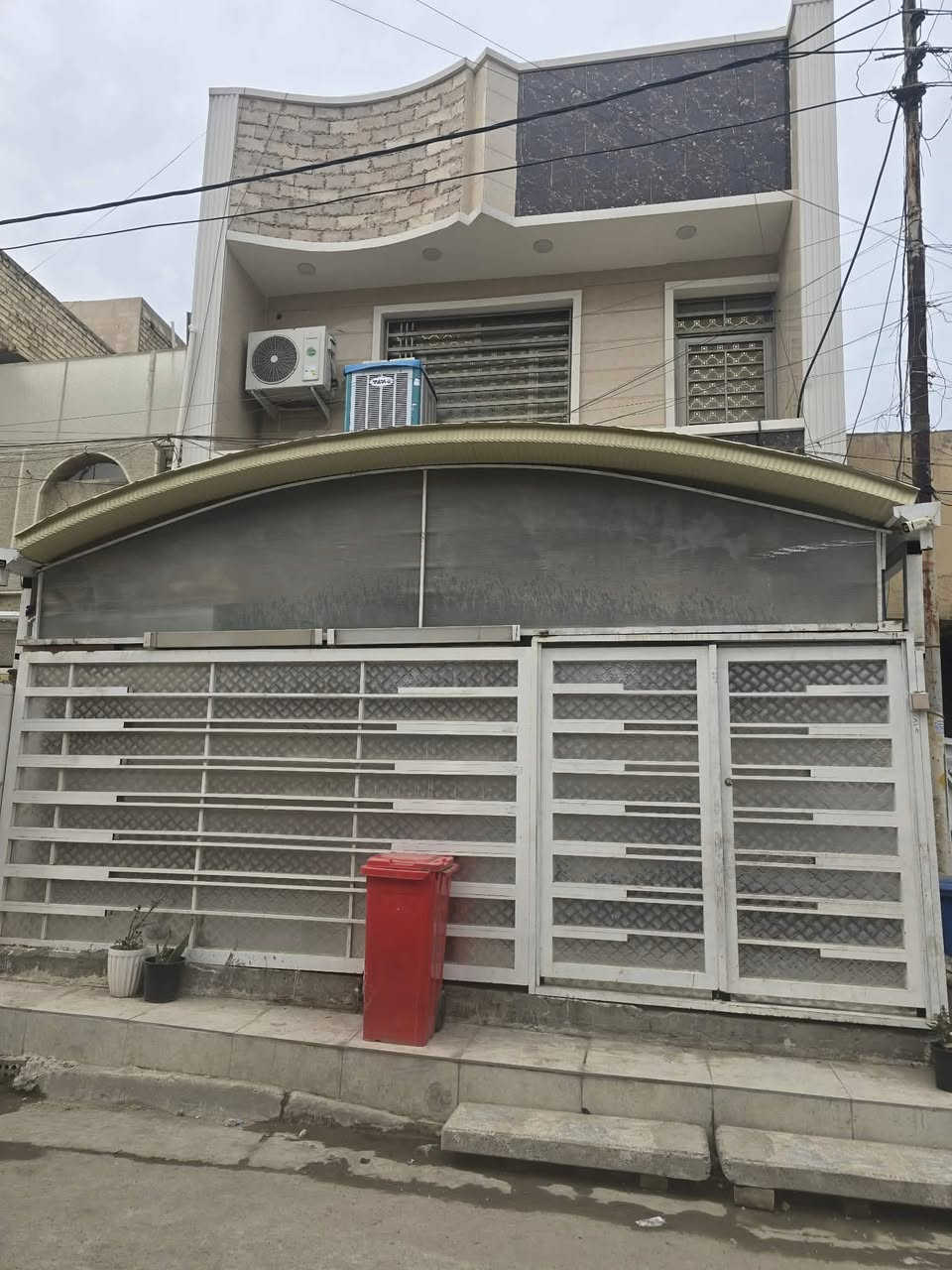 دار للبيع🛑 بناء سنه 2023🛑 الشعب الجزائر مدخل بانزين خانه سما بغداد
المساحه ٧٥م واقع حال ٨٠ يتكون من ٣غرف نوم و استقبال
 اثنين حمامات و٣ تواليت بيت كله مرمر الاستفسار الاتصال ع رقم

***********

متوفر مقطع لبيت خاص
