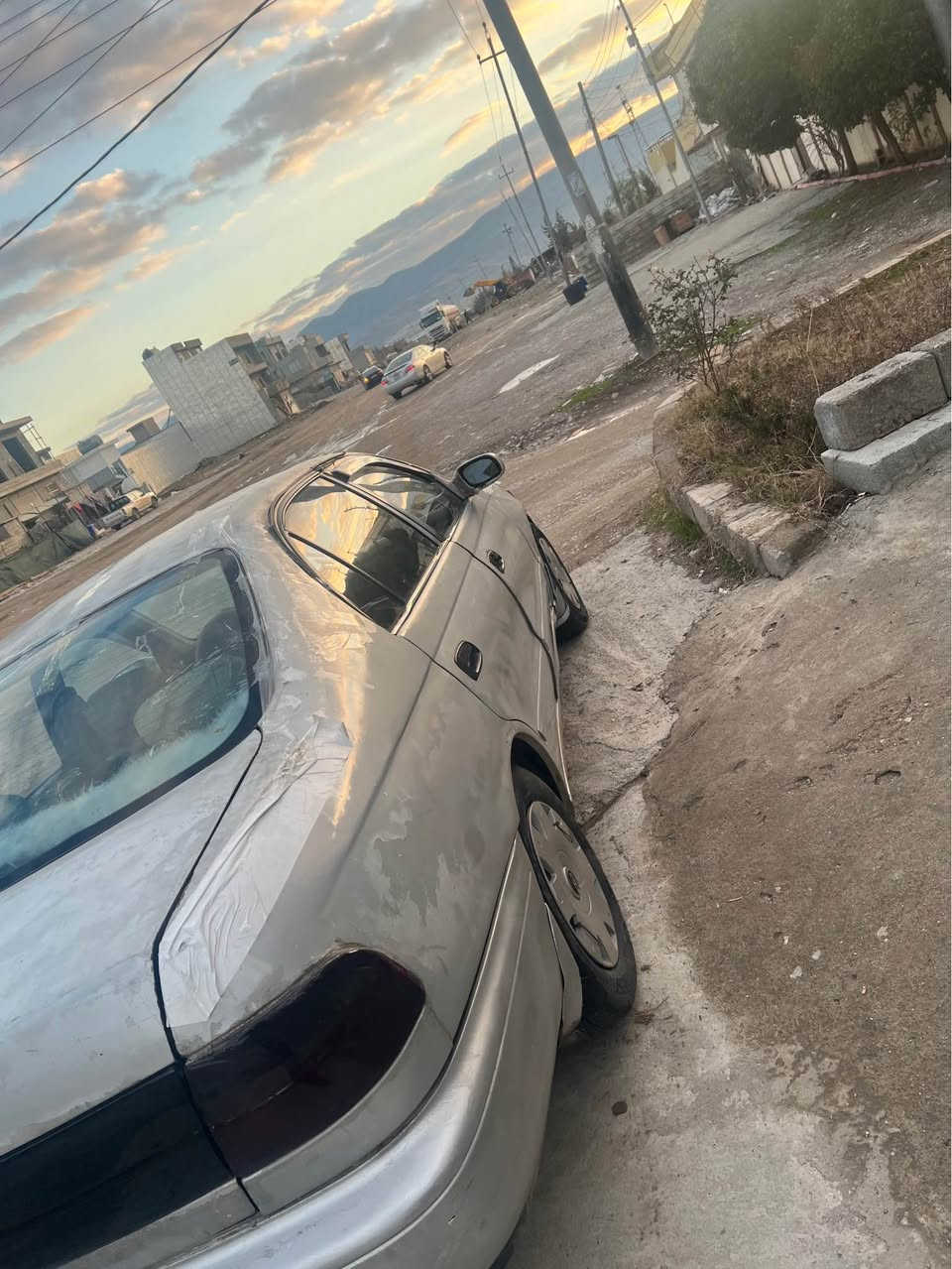 (بۆفرۆشتن )
تۆیۆتا کرۆنا (١٩٩٢) مواسەفات ئەمریکی سەیارەکە زۆر جایزو ڕێکو پێکە گێڕو مەکینەی کامری لەسەرە و کارەبای بە هەمو شەرتێک هەمو گیانی ئیش ئەکات ئاڕمی دهۆکە 
نرخی ($ ١٠) کەمێک مامەڵە 
شوێن (سڵێمانی ) 
ڕەقم تەلفون (***********) Singapore
