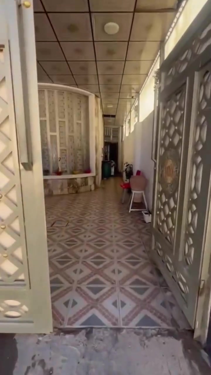 بسم الله الرحمن الرحيم
#بيت_للبيع_ركن
في الفلوجه حي الشهداء مجمع البرديني 
على شارعين  
مساحة : 150 م
واجهة : 10 م
النزال : 15م
الشارعين : 10 م + 12 م
 متكون: من طابقين 
الطابق الأول 
كراج 
استقبال + صاله+ غرفه +مطبخ +صحيات
الطابق الثاني:
صاله + غرفتين+ صحيات
نوع الملك : طابو صرف سند 
بإسم شخص واحد
السعر : 190 مليون وبي مجال 
للاستفسار : ***********
***********
#عقارات_الفلوجة #عقار_للبيع #عقارات_الانبار #عقارات_العراق  
#العقار_للبيع #للبيع #بيت
